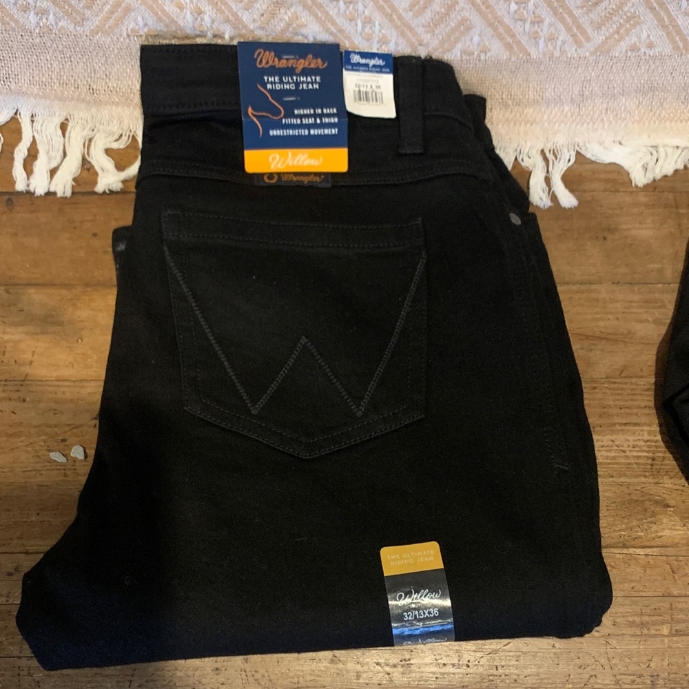 Wrangler Women’s Black Ultimate Riding Jeans NWT